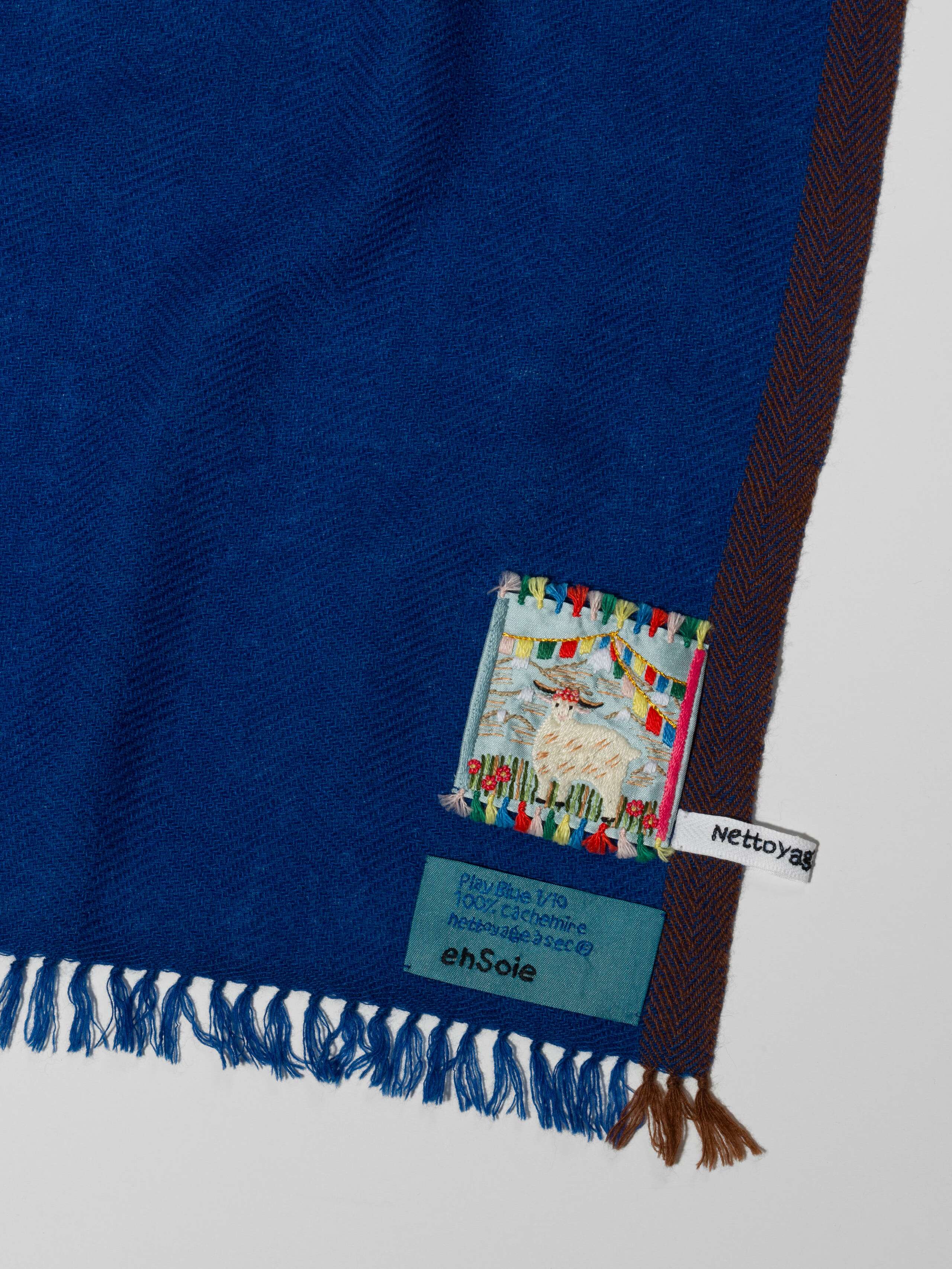 Detail Shot of Blia mini Stole in cashmere in a play blue tone