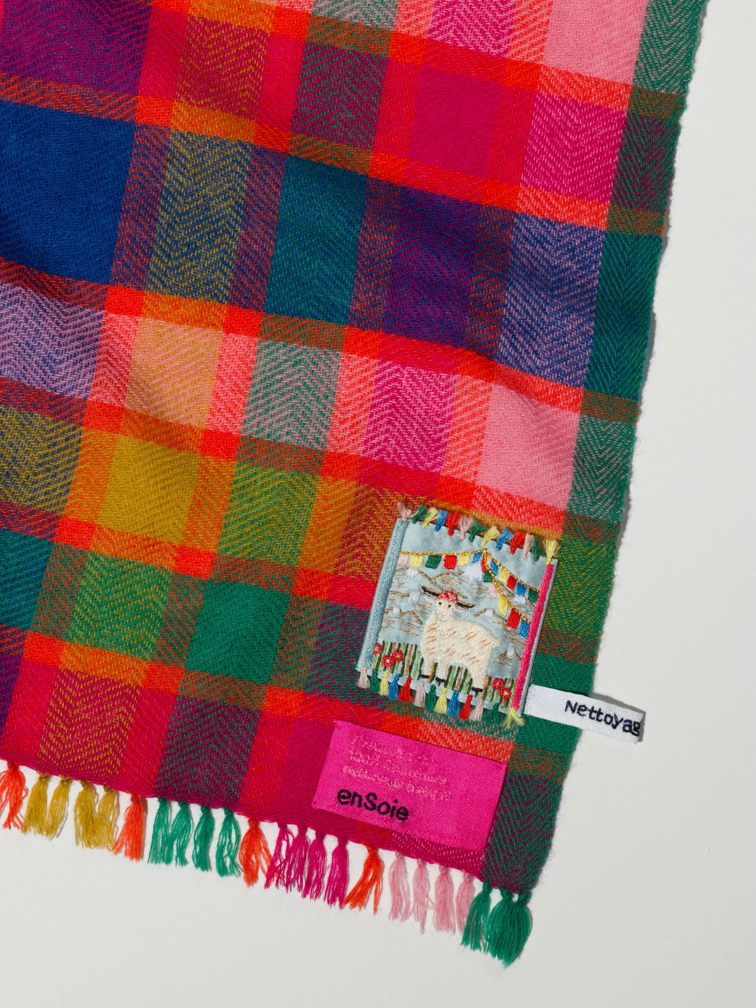 Detail Shot of Blia mini Stole in cashmere