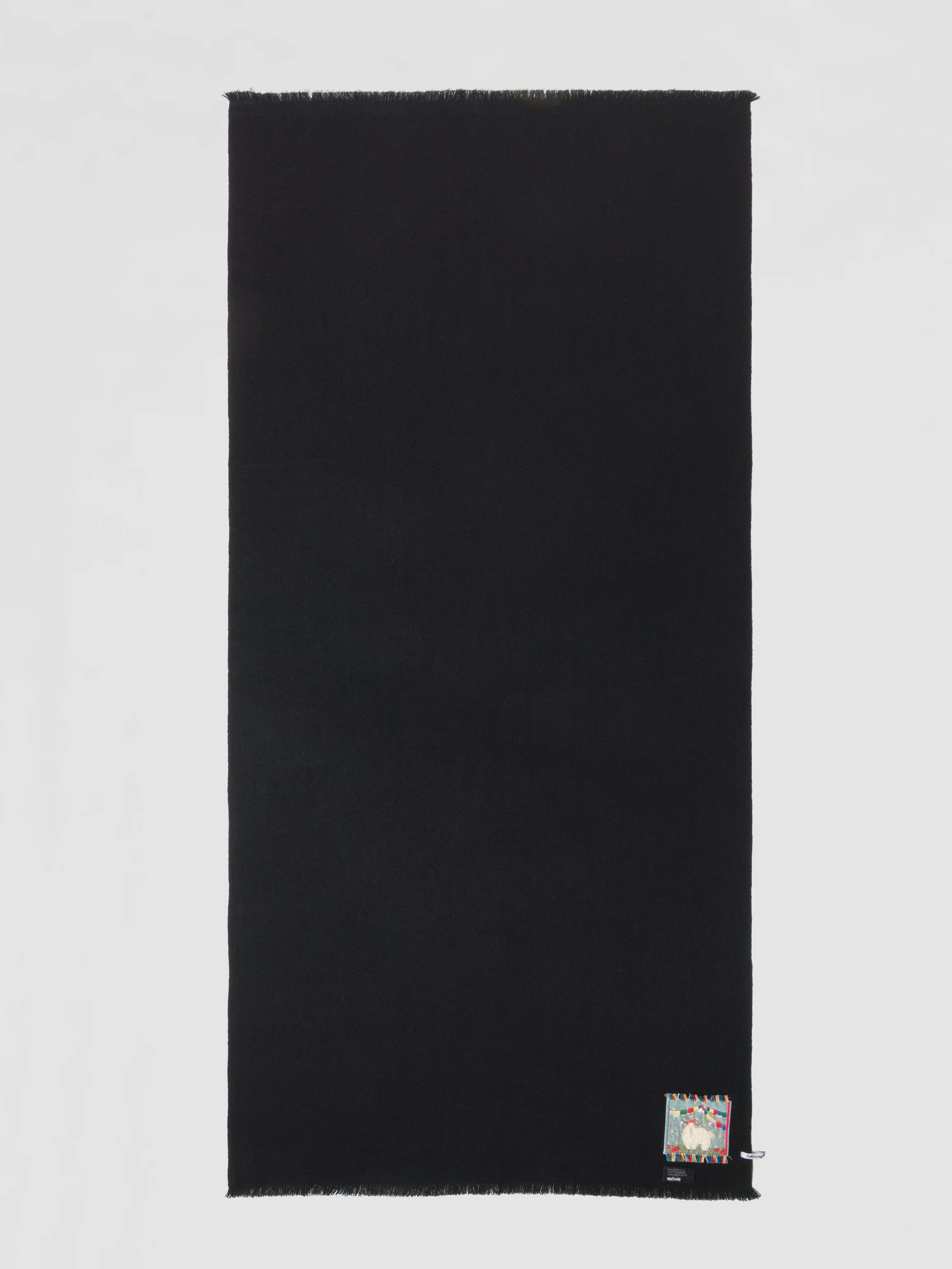 Picture of a black cashmere scarf