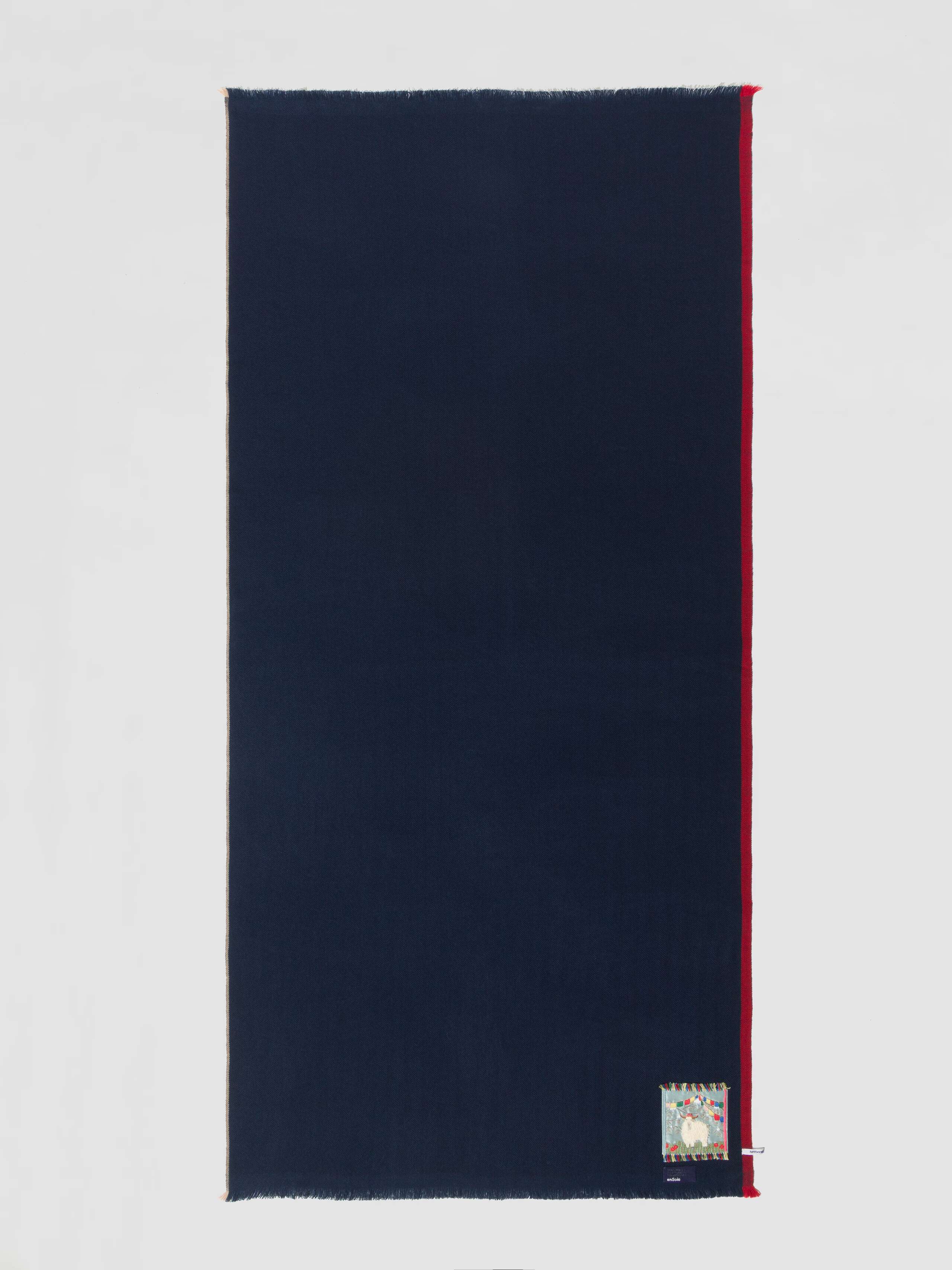 Picture of a navy blue cashmere scarf 