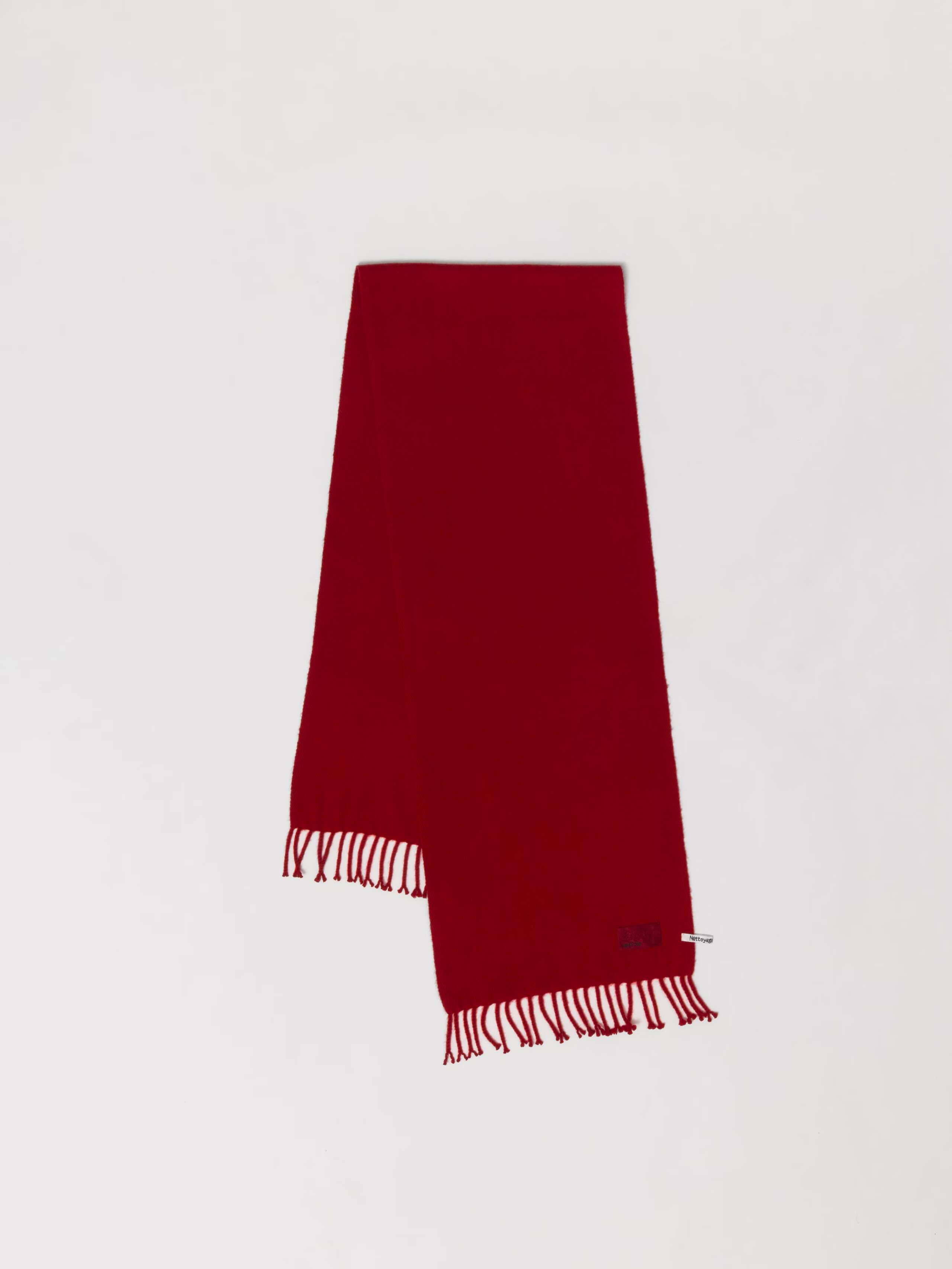 Picture of a red cashmere scarf 