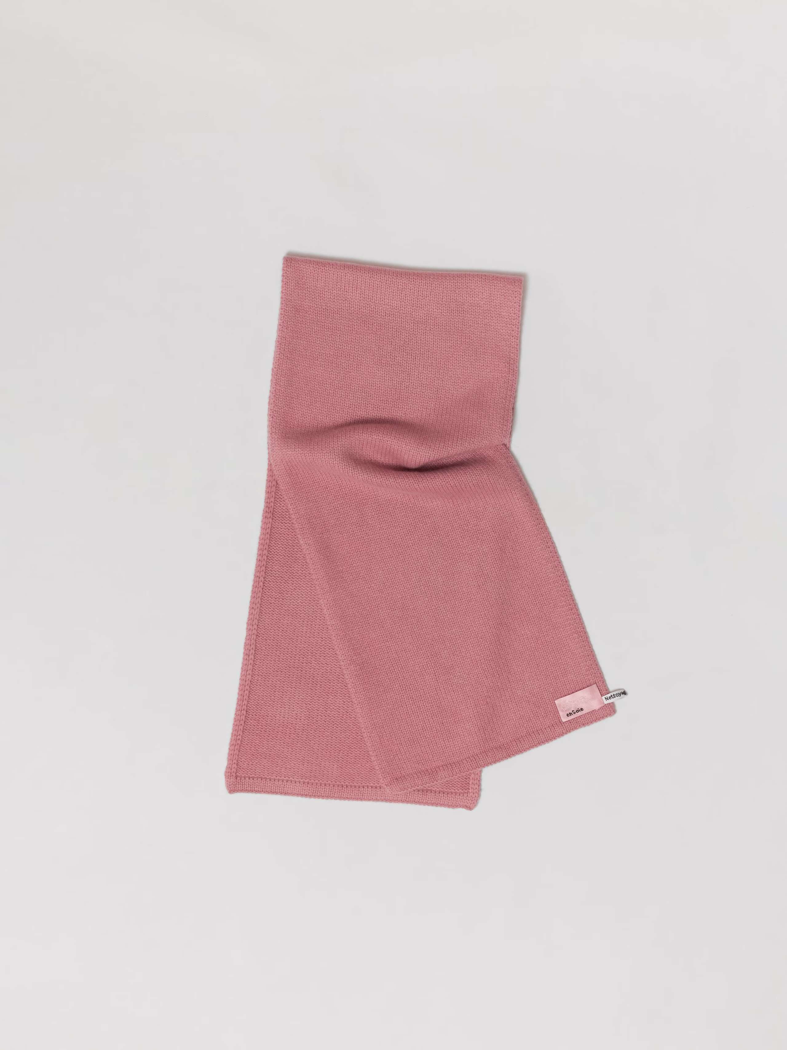 Picture of a pink cashmere scarf
