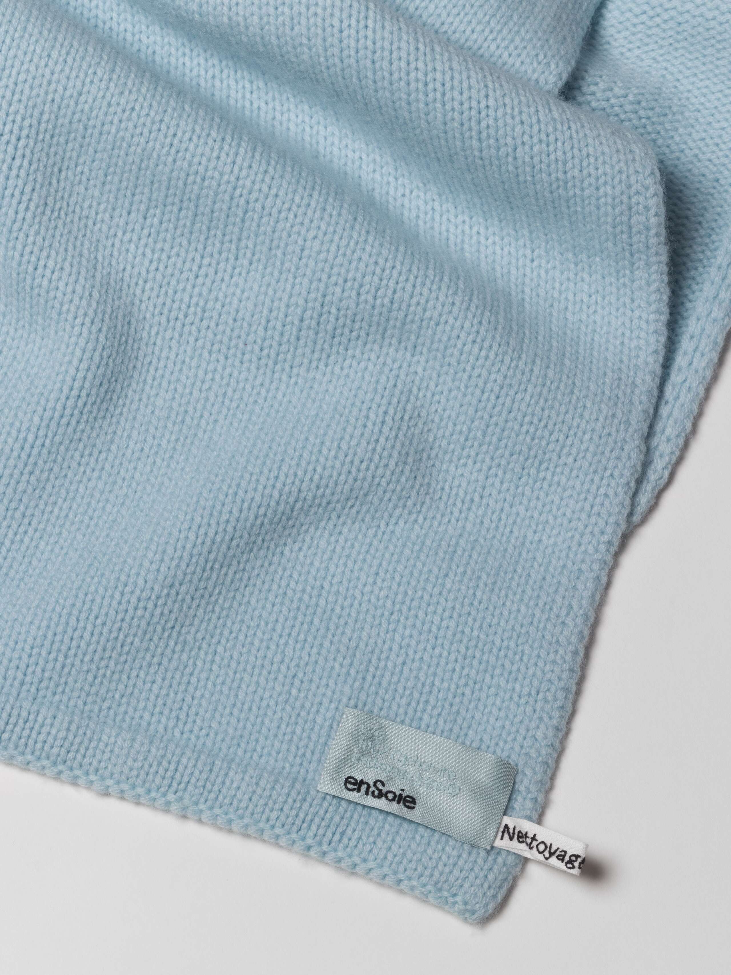 Picture of a detail of a light blue cashmere scarf