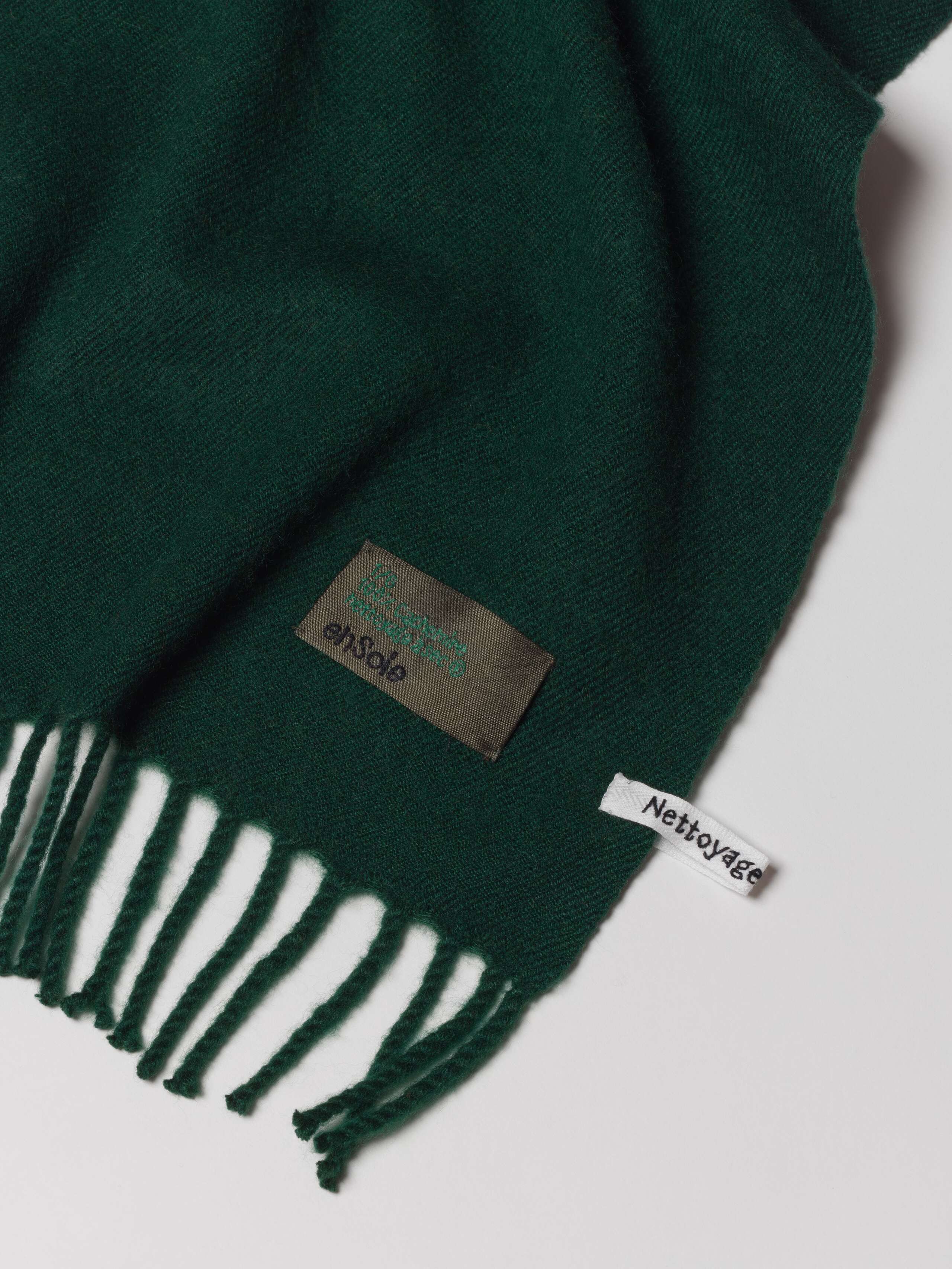 Picture of a detail of a green cashmere stole