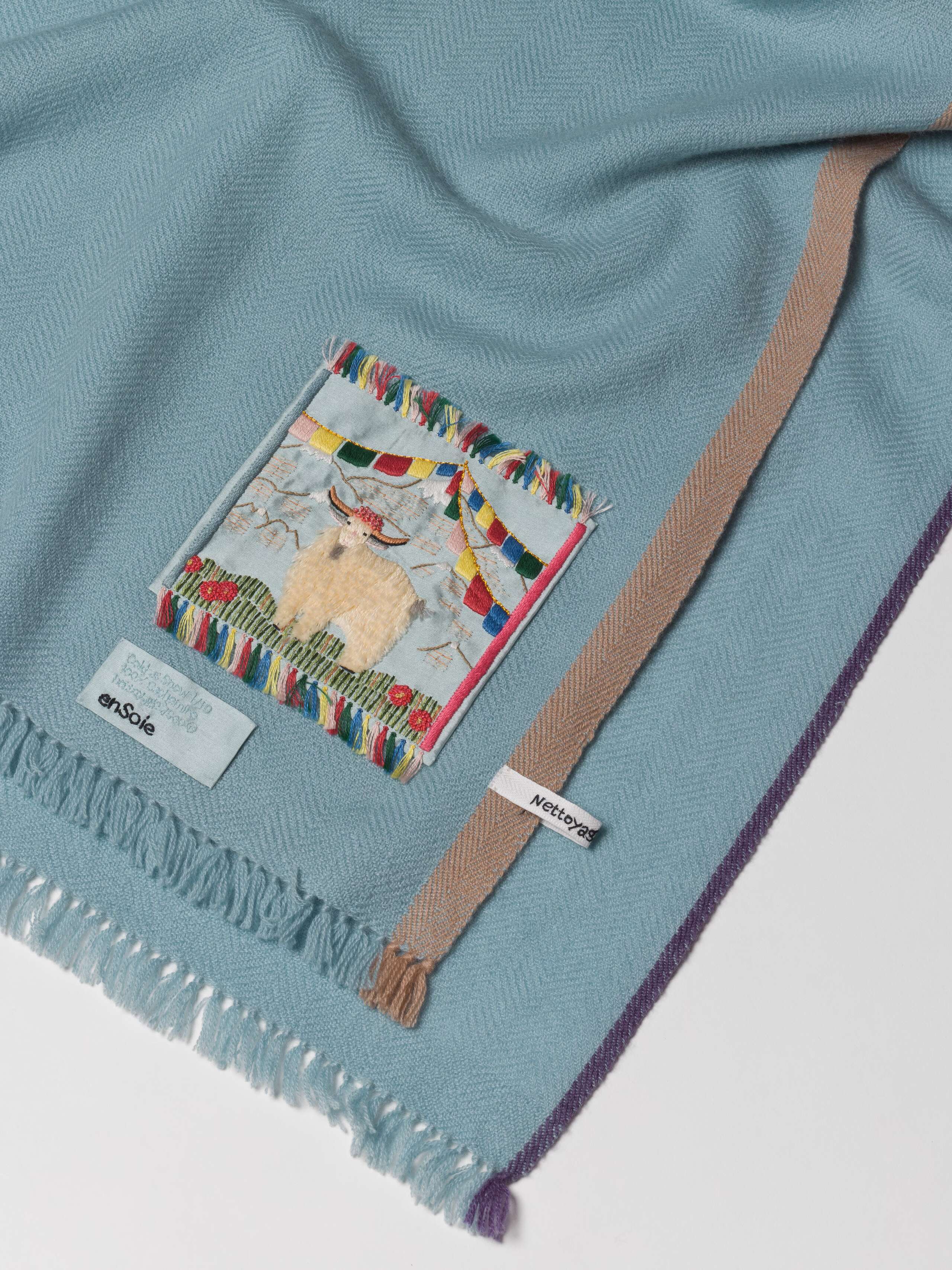 Picture of a detail of a light blue cashmere stole