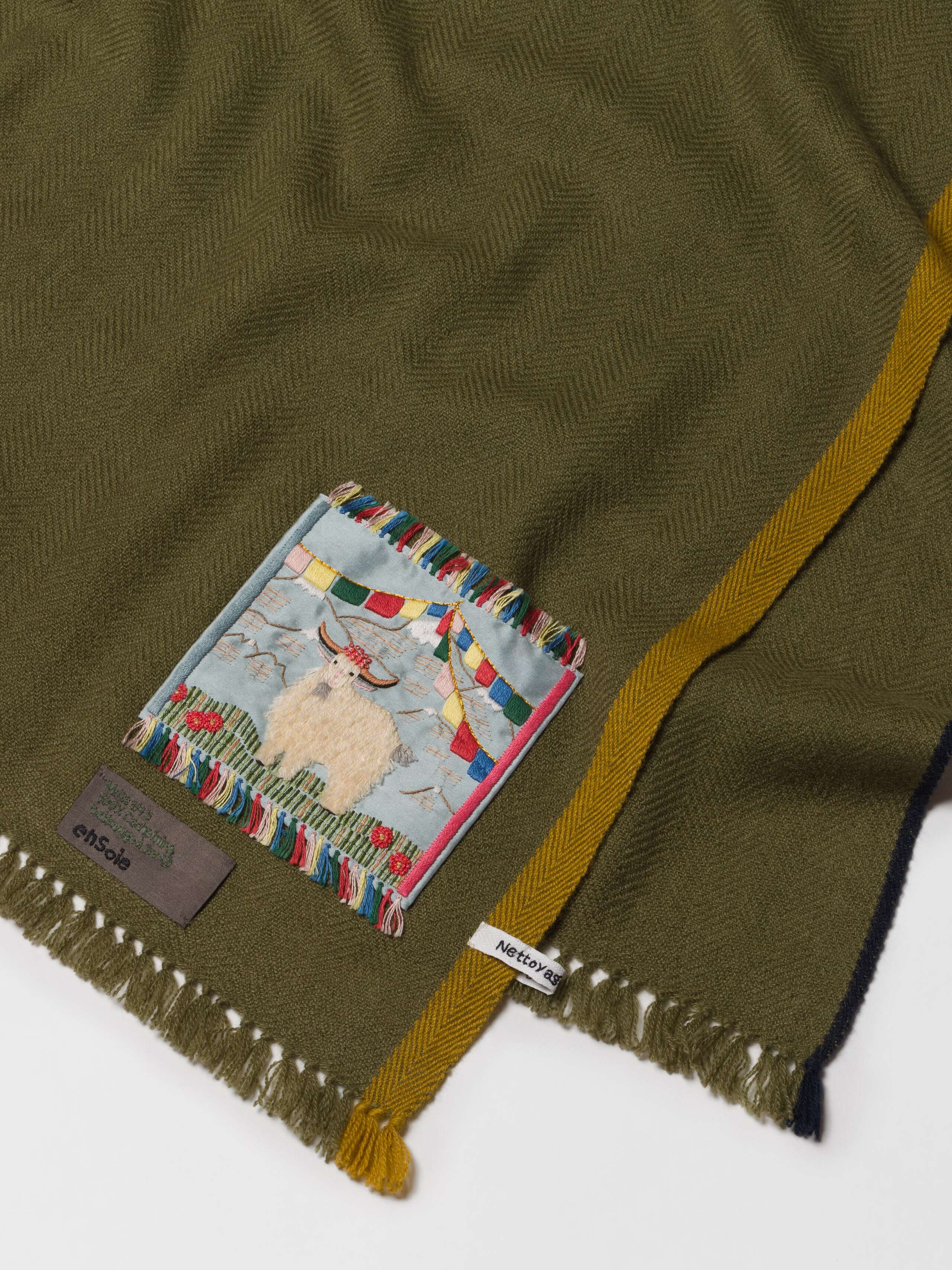 Picture of a detail of warm green cashmere stole