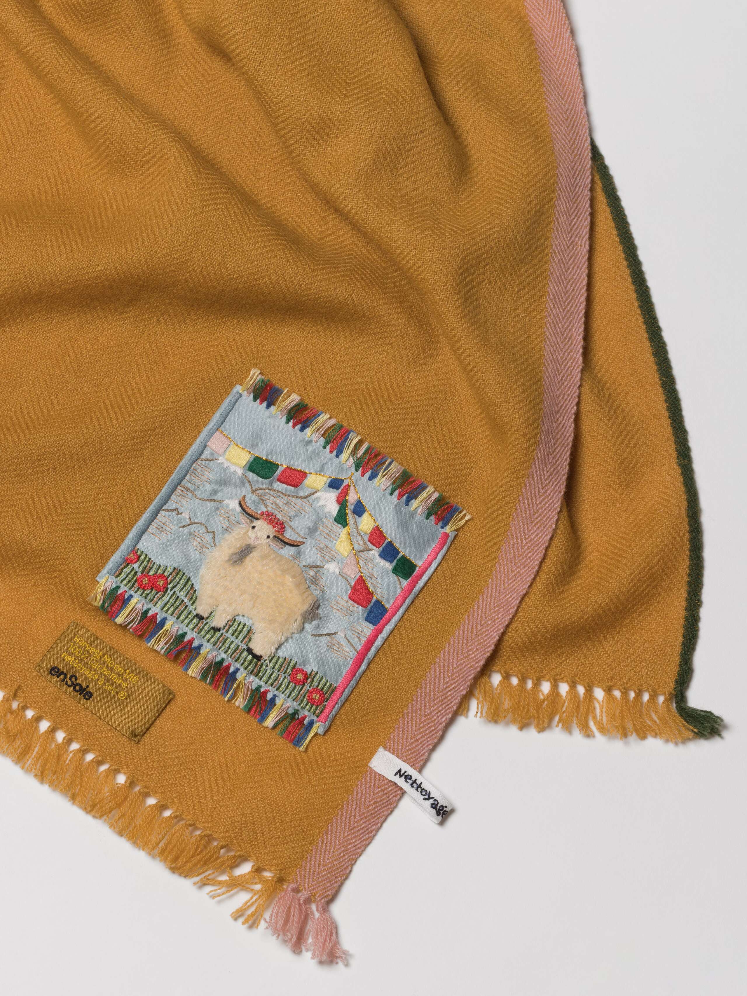 Picture of a warm yellow cashmere scarf
