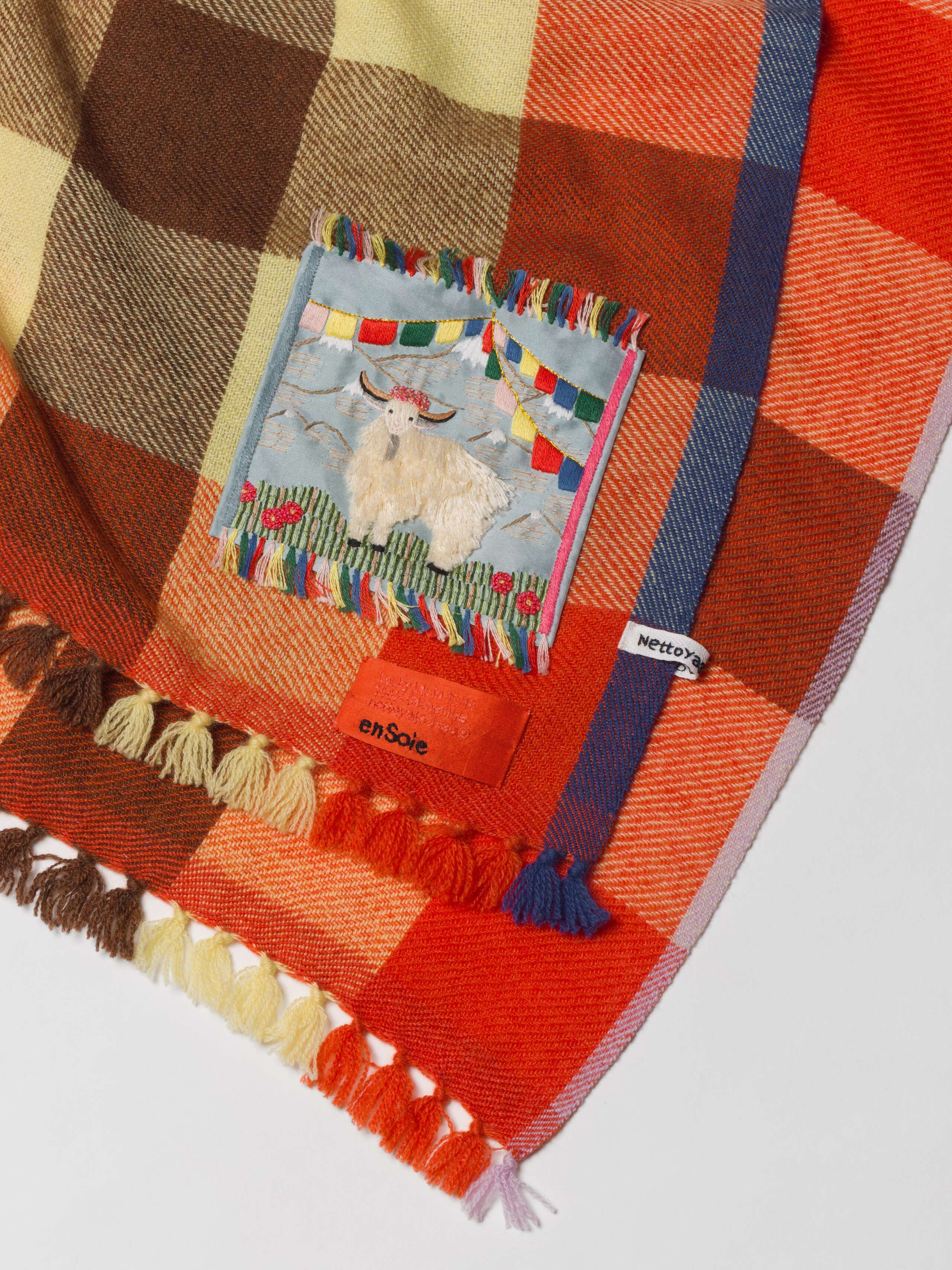 Picture of a detail of a colourful cashmere stole
